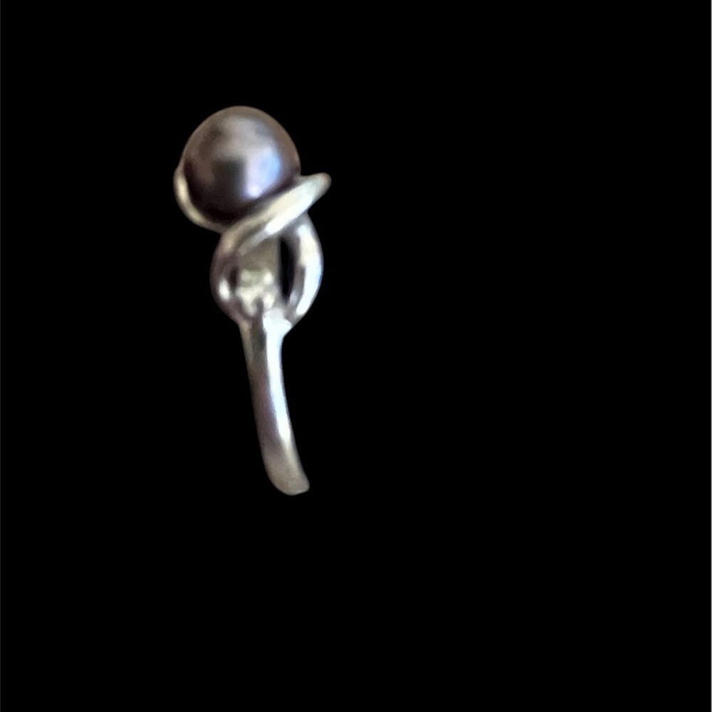 Lovely delicate black pearl ring - Picture 2 of 3